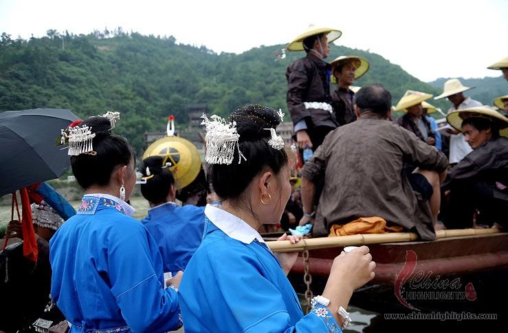 丸木の竜船祭り 丸木の竜船祭り