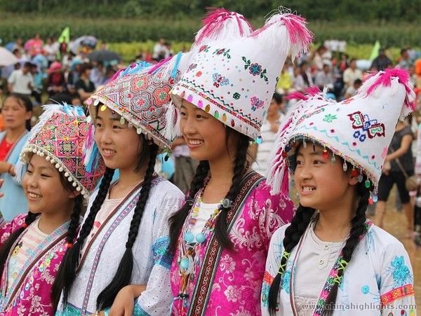 イ族松明祭り イ族松明祭り