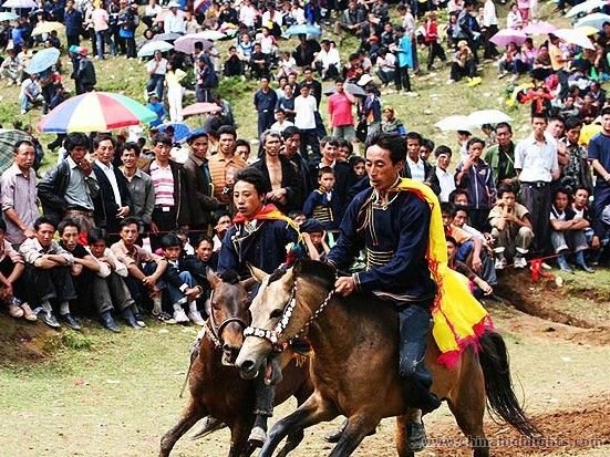 イ族松明祭り イ族松明祭り