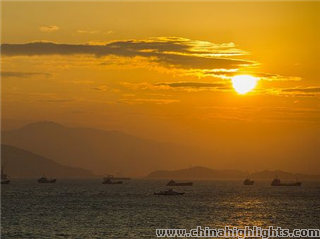 海辺の二大都市！ロマンチックなアモイと不夜城、上海（３泊４日）