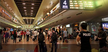 待合室の電子掲示板
